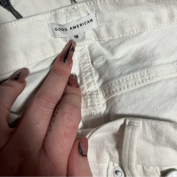 GOOD AMERICAN SIZE 18 GOOD WAIST light compression white jean - Picture 4 of 9